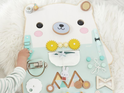 Busy Board et panneau d'activités pour éveiller bébé